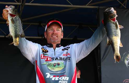 <p>
	Stephen Browning (12th, 18-5)</p>
