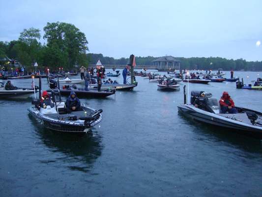 <p>
	Rain gear was in style on Thursday and Friday morning at the Lake Norman Open.</p>
