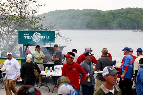 <p>
	Anglers enjoyed grilled hot dogs and hamburgers after a day of fishing on Beaver Lake. </p>
