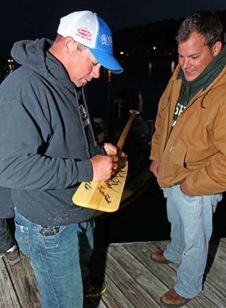 <p>
	 </p>
<p>
	Bobby Lane signs a paddle for a fan Sunday morning.</p>
