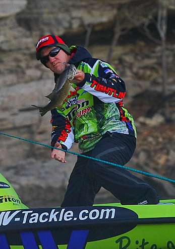 <p>
	Lipping the bass, Chapman gets it in the boat.</p>
