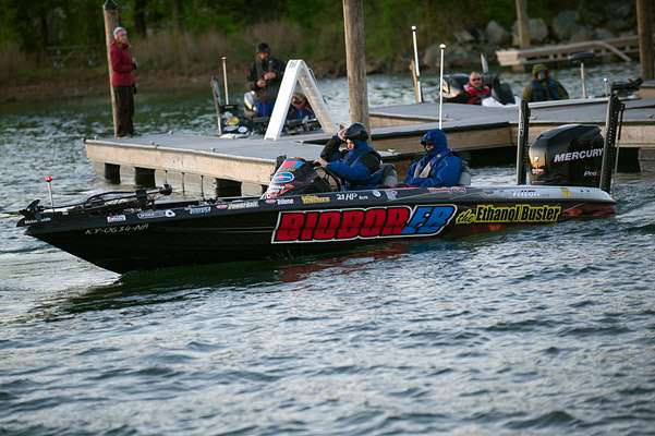 <p>
	Bradley Roy starts the final day in second place with 25 pounds, 11 ounces.</p>
