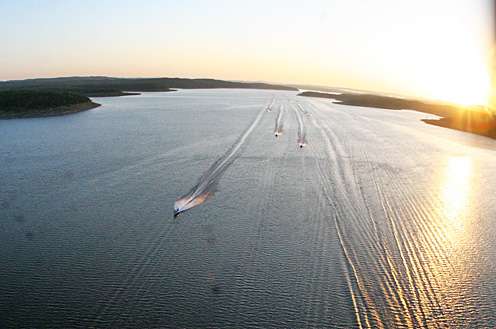 <p>
	Most of the anglers were heading west on Bull Shoals Lake.</p>
