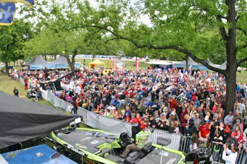 <p>
Chapman throws out TroKar products for the fans.</p>