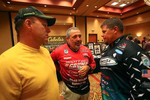 <p>
	Elite Series anglers visit while bidding on silent auction items to benefit H.O.O.K. </p>
