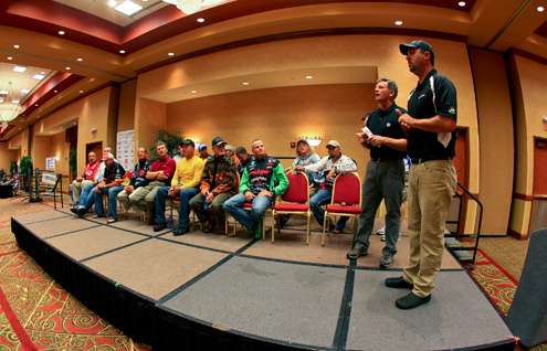 <p>
	Mark Zona and Tommy Sanders introduce the Elite Series anglers participating in the H.O.O.K. event. </p>
