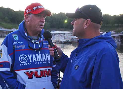 <p>
B.A.S.S. emcee Dave Mercer interviews Alton Jones prior to take-off.</p>
