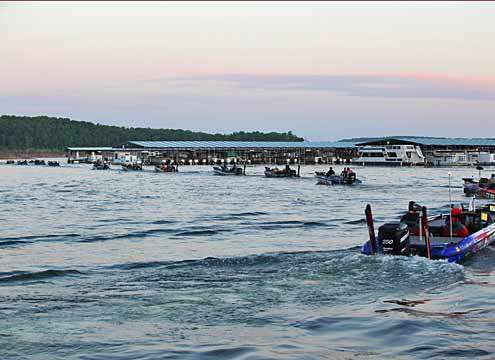<p>
	The line of boats heads out from the marina onto Bull Shoals Lake.</p>
