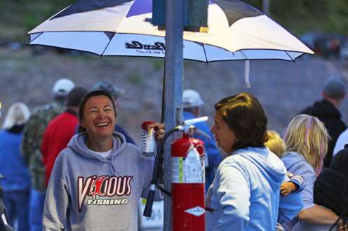 <p>
	Sharing an umbrella as a light rain begins, angler wives Julia Kennedy and Kerry Short share a laugh.</p>
