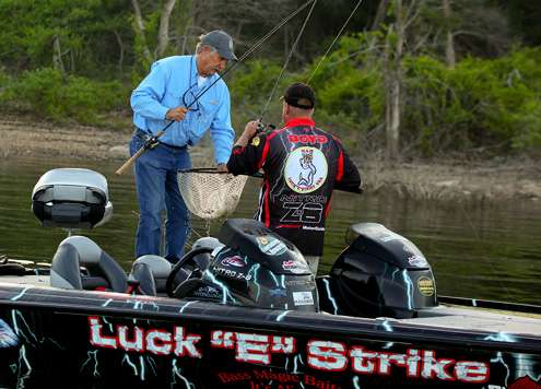 <p>
	Boyd takes care of the net duties for his co-angler, Larry Crist. </p>
