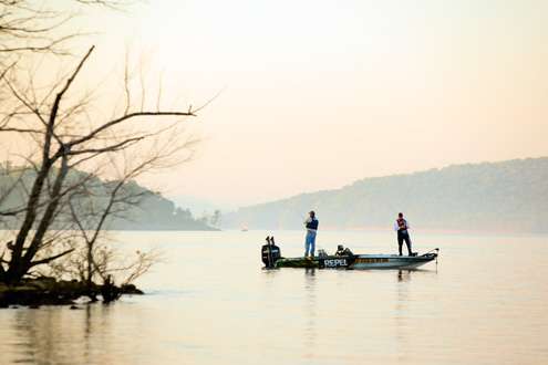 <p>
	Elite Series angler Gary Klein fishes a point on the main lake. </p>
