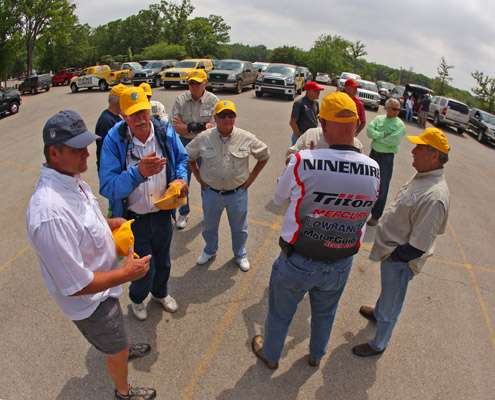 The Table Rock Bassmasters helped out with the weigh-in.
