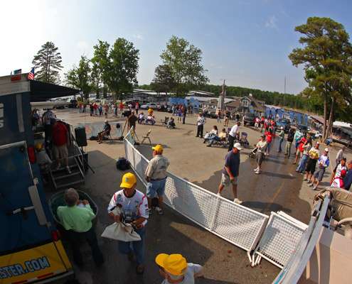 A modest crowd was on hands to cheer on their favorite anglers at the Table Rock Lake State Park.
