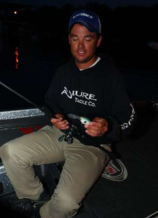 <p>
	Sixth-place angler Brian Potter shows off one of the crankbaits that he used on Table Rock.</p>
