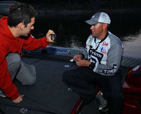 <p>
	Brady Winans gives a BASSCam interview while changing the hooks on his crankbait.</p>
