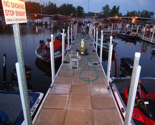 <p>
	The top-12 boats line the take-off dock on Saturday morning.</p>
