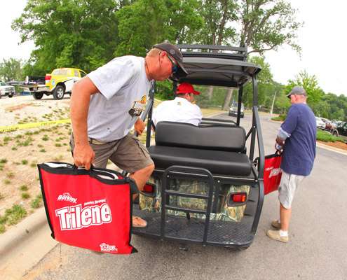 <p>
	 </p>
<p>
	Curt Warren and Mike Burns hop on a golf cart to get transported to the weigh-in stage.</p>
