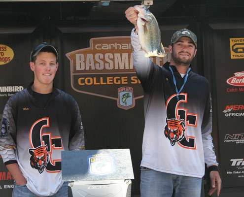 <p>
	Mike Huff and Nick Huff, Georgetown College (Ky.), 4-11, 25th place.</p>

