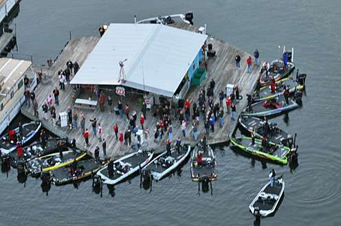 <p>
	The anglers wait at the dock for the final day blastoff.</p>
