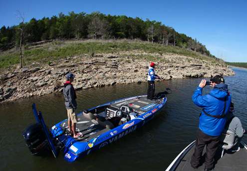 <p>
	Dave Mercer shoots a BASSCam video of Dean Rojas.</p>
