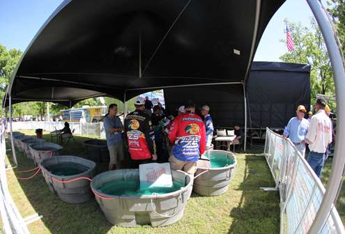 The first flights of anglers begin placing their bags in the holding tanks.
