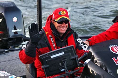 <p>
	Kevin VanDam reminds the crowd that heâs still here.</p>
