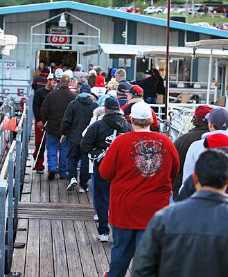 <p>
	With the 50 boats launched, the crowd makes a mass exodus from the Bull Shoals Lake Boat Dock.</p>
