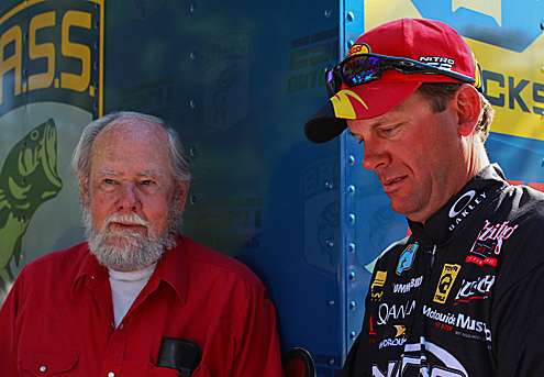 <p>
	Kevin VanDam mets up with Glen Andrews, a pioneer in the bass fishing industry, who wanted to see how the sport is today.</p>
