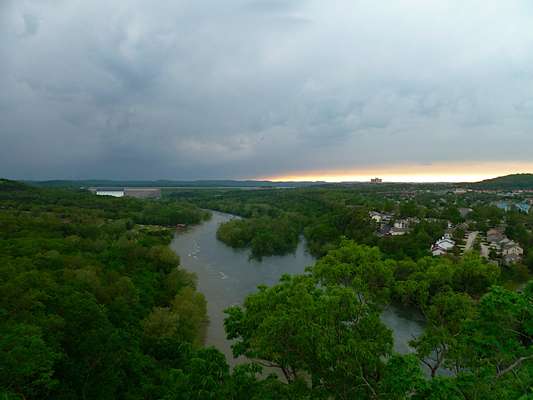 <p>
	....this is how I left Branson last year...angry clouds, angry river...</p>
