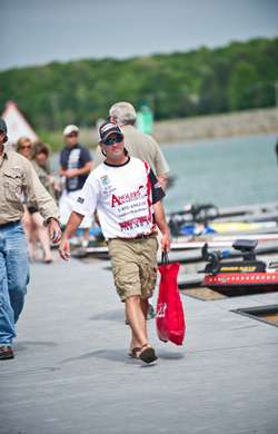 <p>
	Kip Carter makes his way down the boat dock with his fish. </p>
