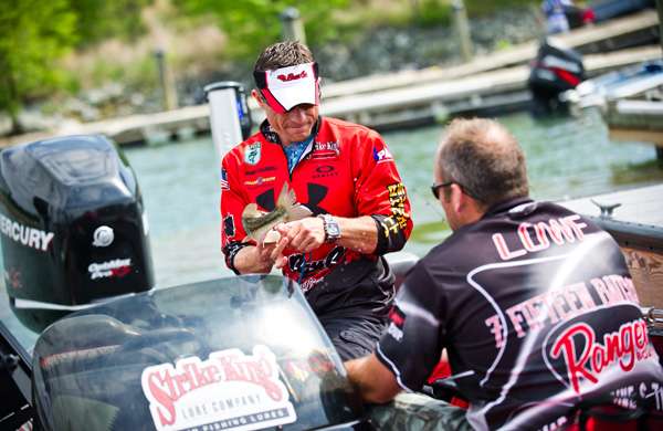 <p>
	Jamey Caldwell carefully places his fish in his bag. </p>
