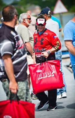 <p>
	Caldwell makes his way through the fans. </p>
