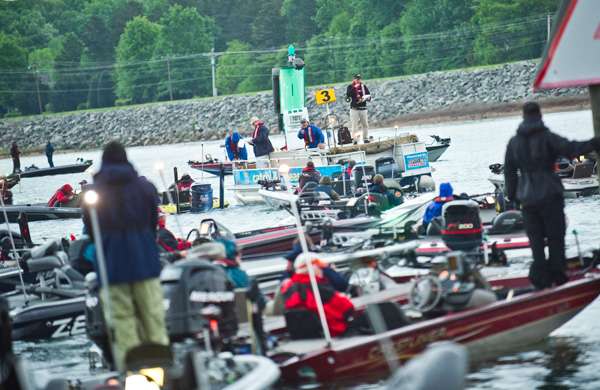 <p>
	B.A.S.S. tournament officials help keep the anglers in line during take-off.</p>
