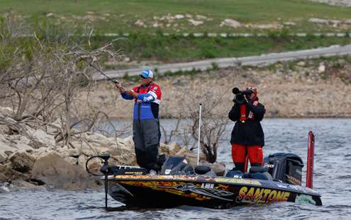 <p>
	 </p>
<p>
	Herren works a crankbait along the windy bank on Day Four.</p>
