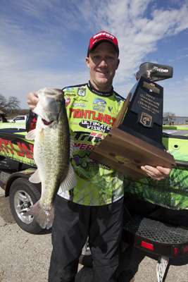 <p>
	Chapman with the 6-pound, 5-ounce bass that helped him win the Central Open that ended in a fourth day fish-off.</p>
