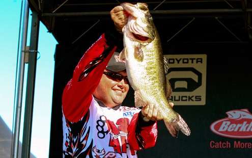 <p>
	Hackney's big fish wowed the crowd, put him in second place and earned the Carhartt Big Bass of the event. The 10-9 stands as the largest fish through four events.</p>
