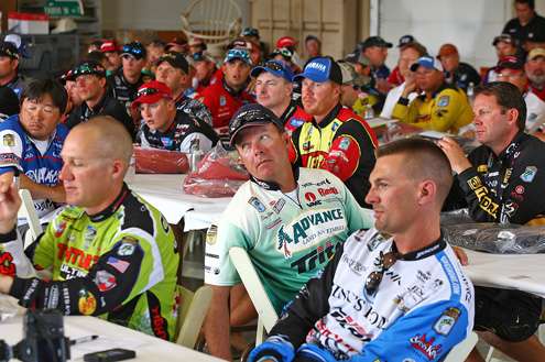 <p>
	Pros pay close attention as the meeting continues.</p>
