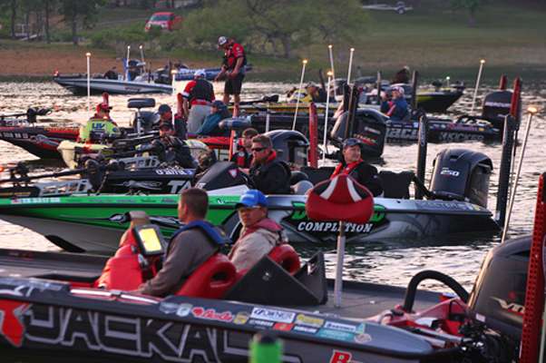 <p>
	Boats huddle together and wait for Day One launch at the 2012 Douglas Lake Challenge.</p>
