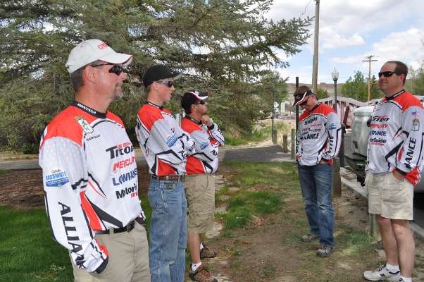 <p>
	Montana contenders hang back waiting to take their official team photo.</p>
