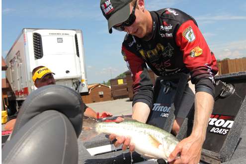 <p>
	Rookie of the year point leader Brandon Card pulls his fish for the weigh-in.</p>
