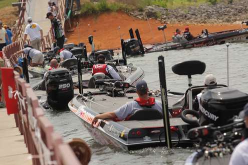 <p>
	Anglers wait their turn to weigh in.</p>
