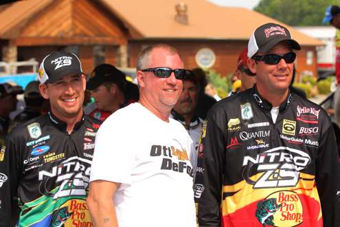 <p>
	A local fan gets the picture of a lifetime, with Elite Series pros Ott DeFoe and Kevin VanDam. </p>
