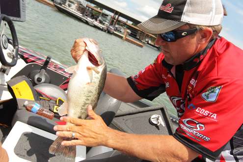 <p>
	Britt Myers bags his catch from Day Three.</p>
