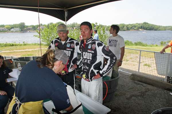 <p>
	Eric Tessmer in the rally hat mode with partner Korey Sybrant at the fish checking station. </p>
