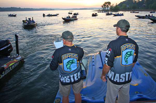 <p>
	B.A.S.S. officials call out boat numbers.</p>
