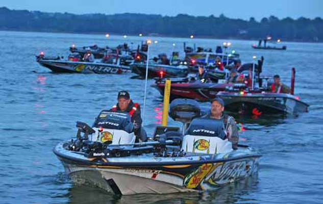 <p>
	Jami Fralick leads a group of Elite Series pros through boat check.</p>
