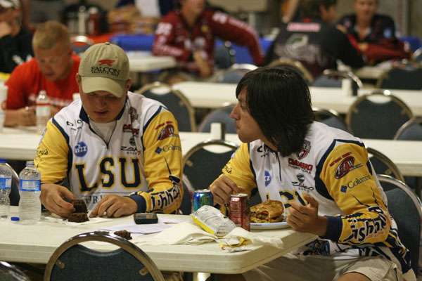 <p>
	The LSU Shreveport team arrived just in time for a day of practice and a burger at the briefing. </p>
