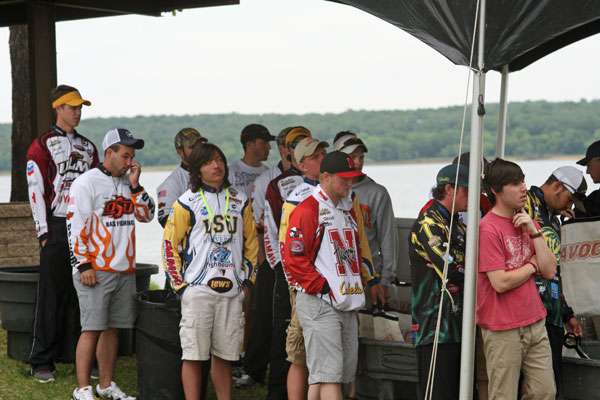 <p>
	The teams line up for the weigh in on the shoreline of Fort Gibson Lake. </p>
