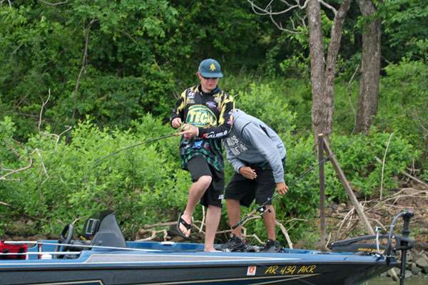 <p>
	Aaron Sarna of Arkansas Tech sets the hook on a keeper while net man Evan Barnes gets ready for the dip. </p>
