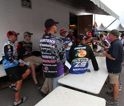 <p>
	The top 12 anglers have a meeting after the Day Three weigh-in.</p>
